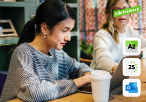 Vrouw werkend op laptop