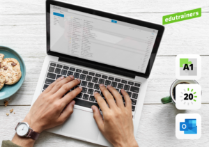 Laptop met Outlook Mail